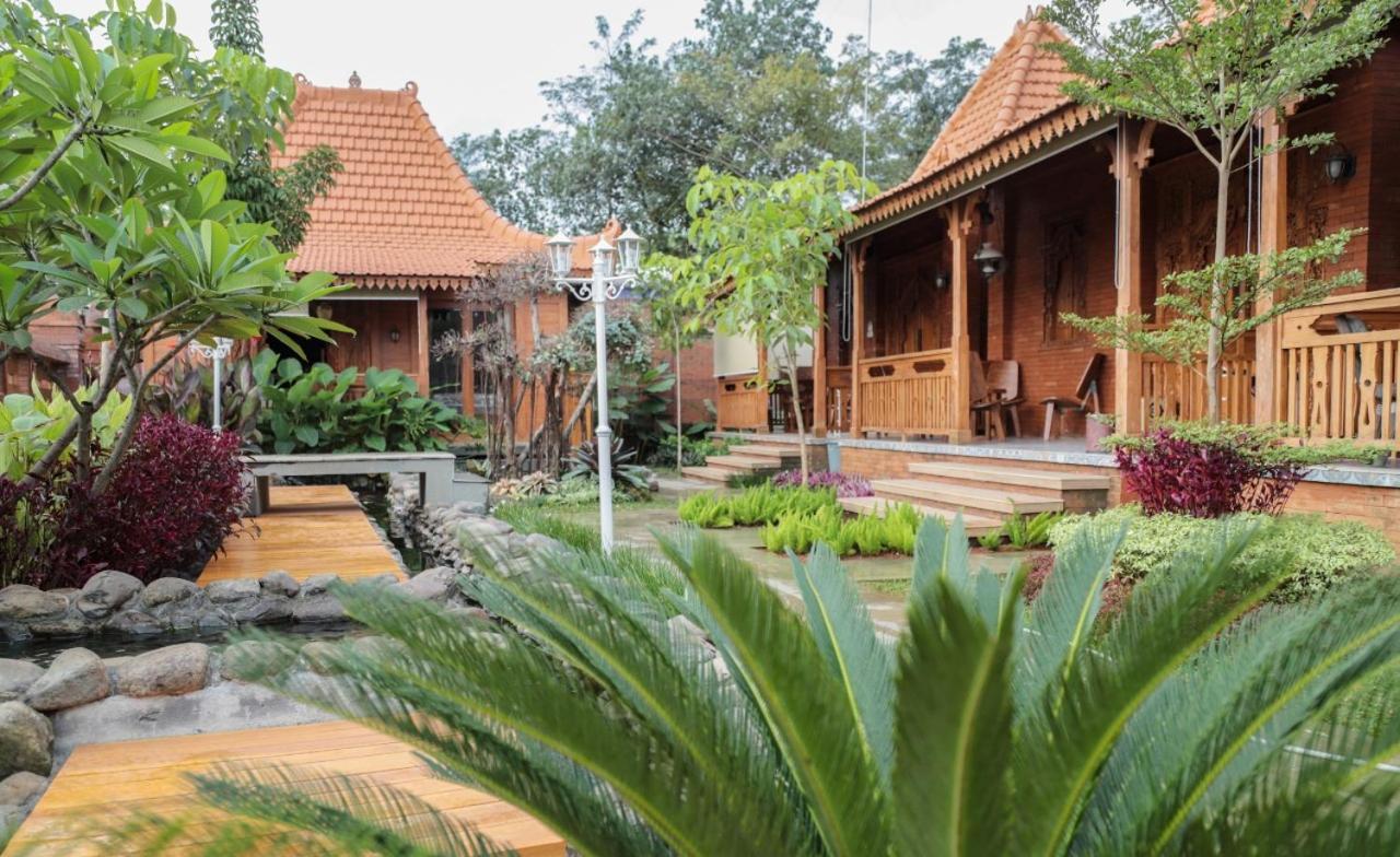 Joglo Jawa Jepara Exteriör bild